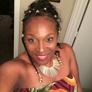 Meet your Posher, Cassandra